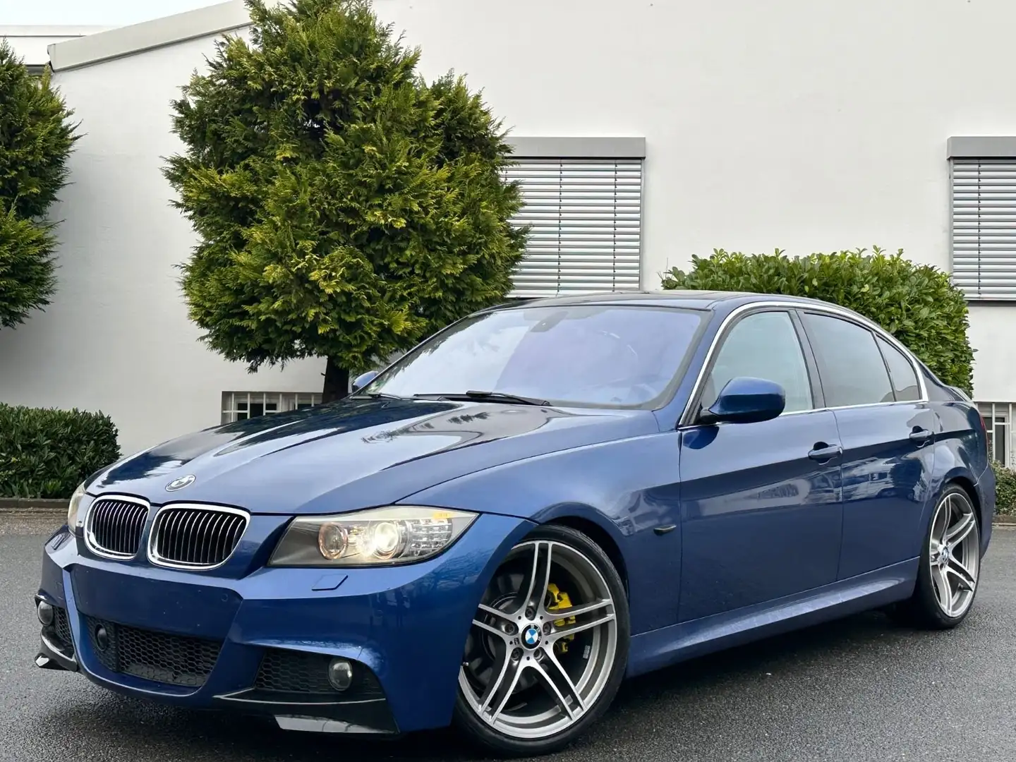 BMW 330 330d Aut. M-SPORTPAKET Blau - 1