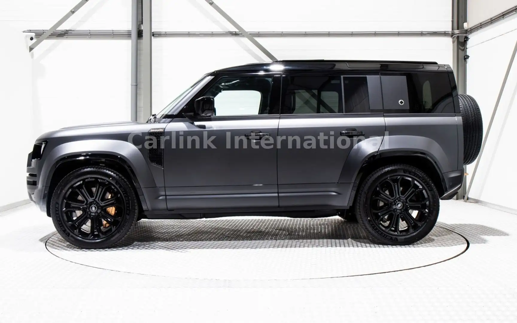 Land Rover Defender 110 OCTA P635 EDITION ONE -MATT GREY- siva - 2