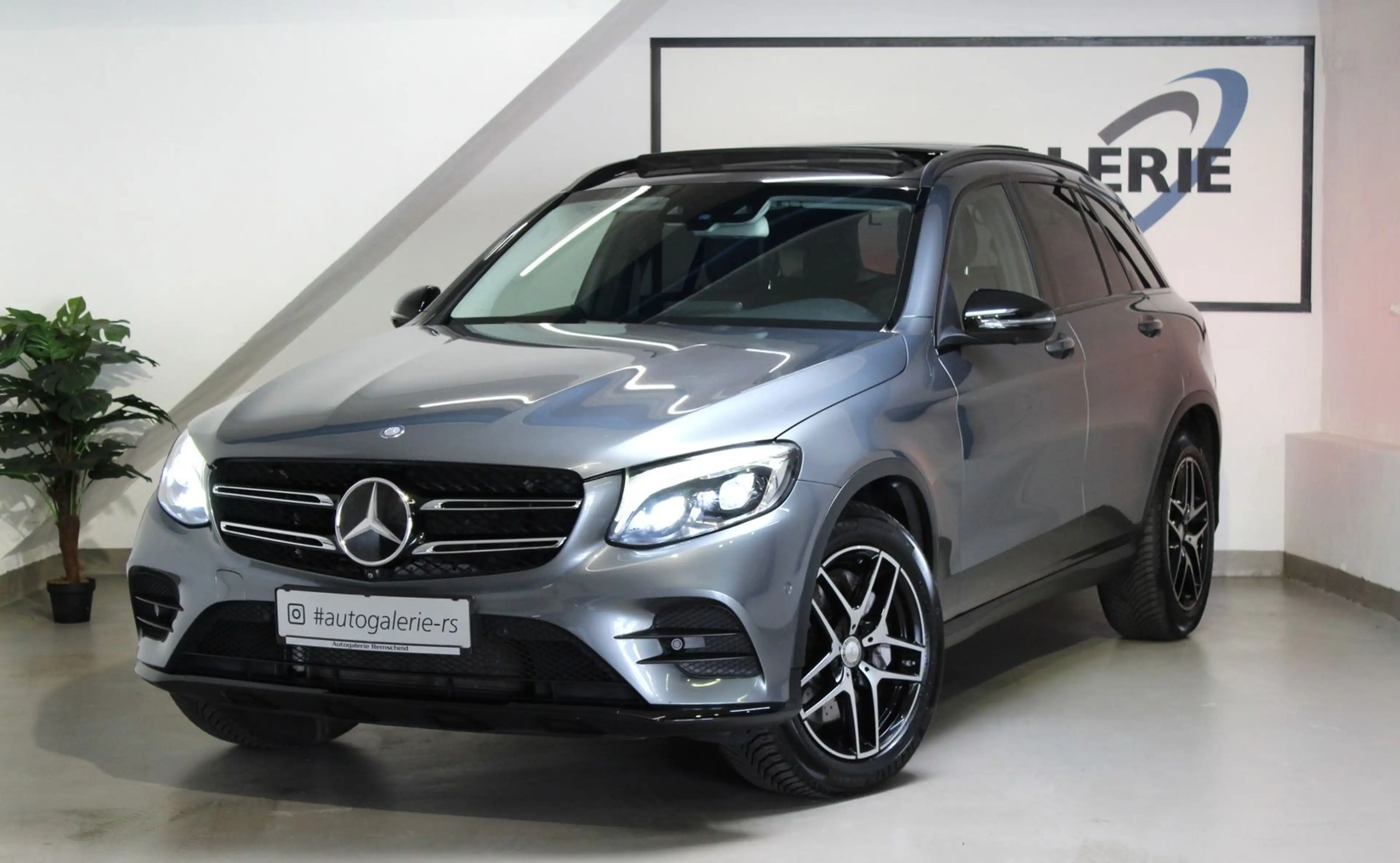 Mercedes-Benz GLC 250 d 4Matic*AMG LINE*DISTRO*PANO*NIGHT*AHK* — photo 14