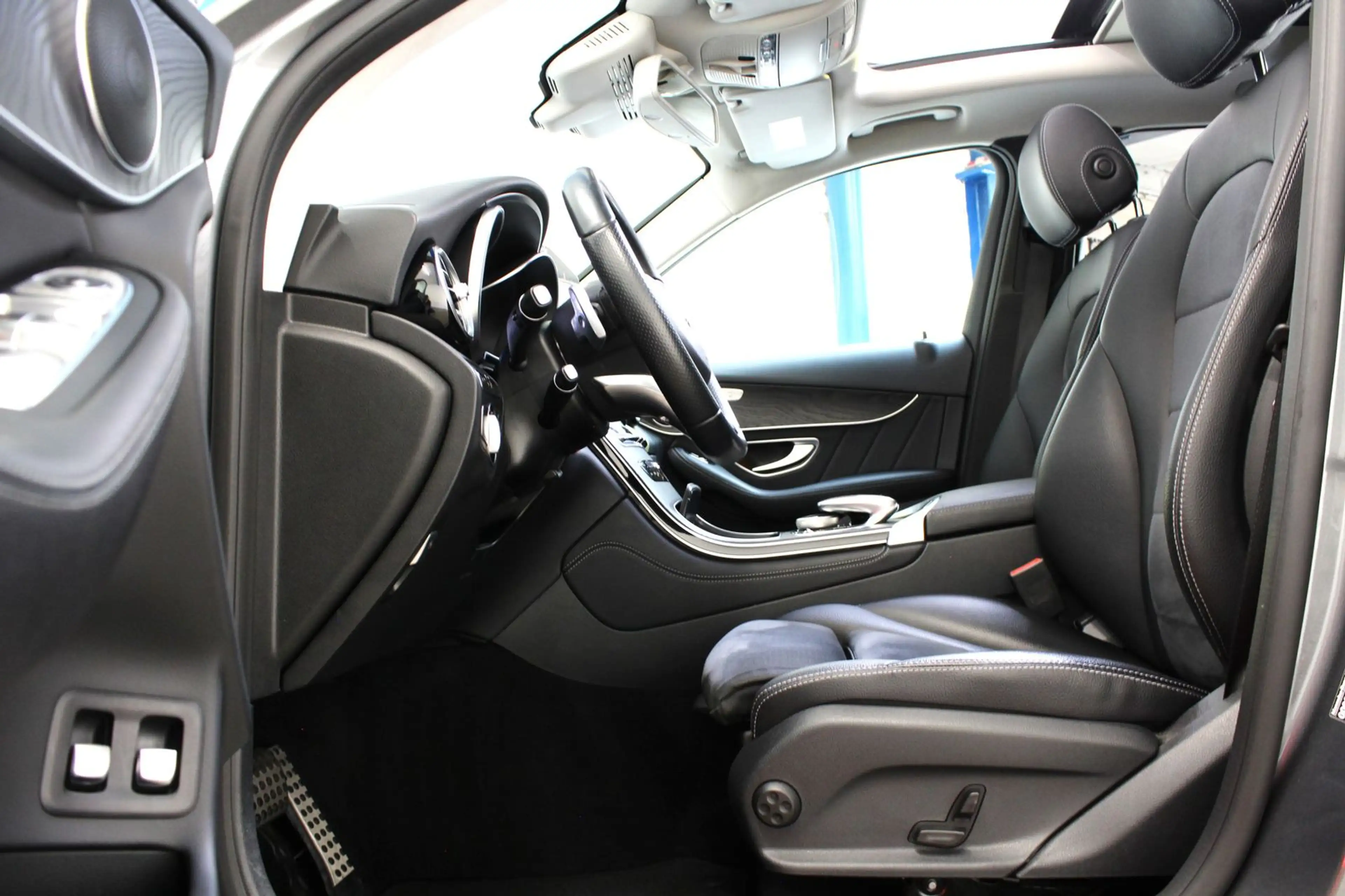 Mercedes-Benz GLC 250 d 4Matic*AMG LINE*DISTRO*PANO*NIGHT*AHK* — photo 15