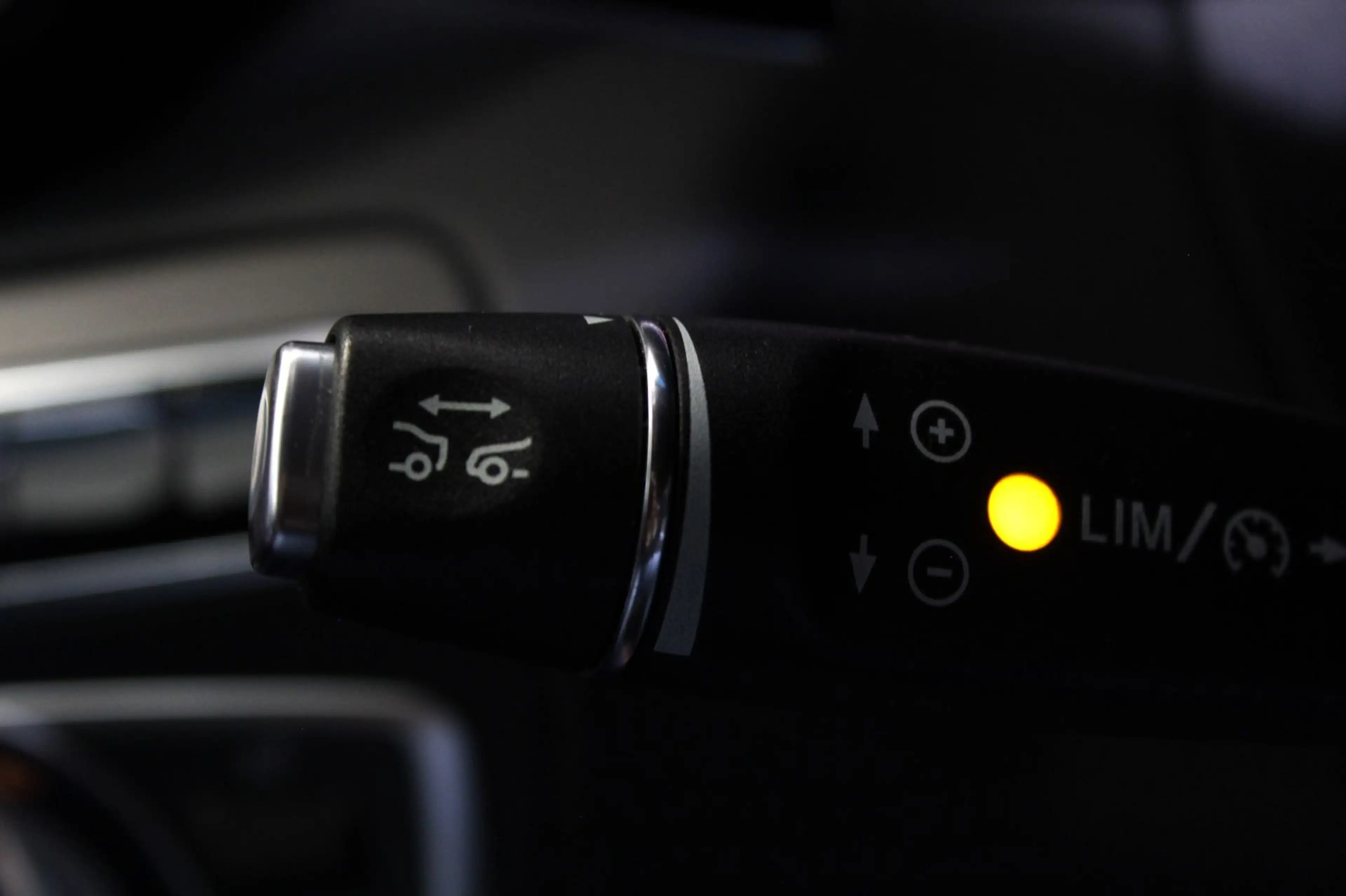 Mercedes-Benz GLC 250 d 4Matic*AMG LINE*DISTRO*PANO*NIGHT*AHK* — photo 5