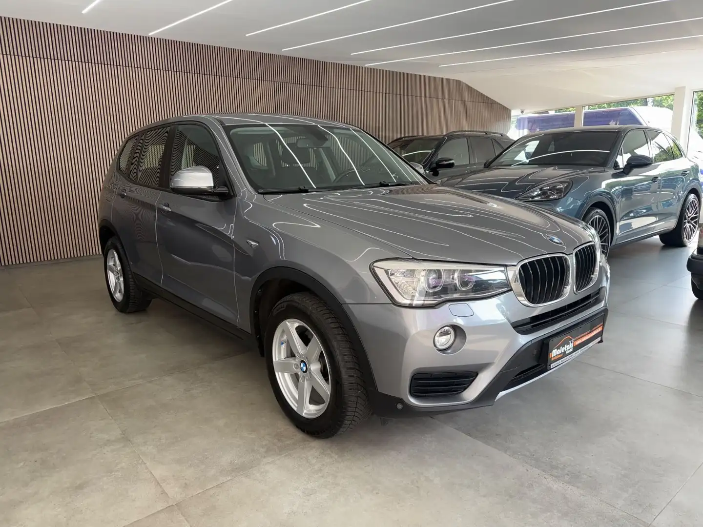BMW X3 20d xDrive*2400kgAHK*StHz*PDC*Bi-Xenon* Grau - 1