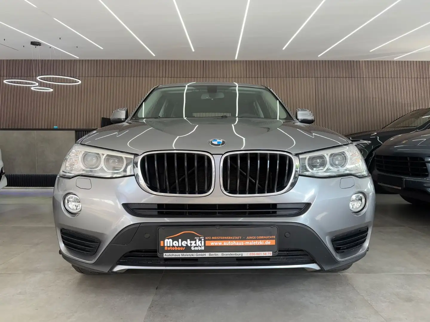 BMW X3 20d xDrive*2400kgAHK*StHz*PDC*Bi-Xenon* Grau - 2
