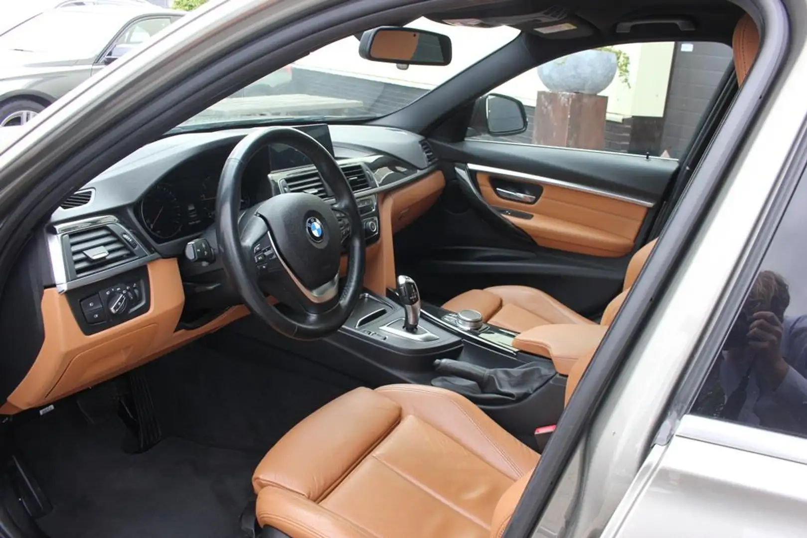 BMW 320 3-serie Touring 320i Edition Luxury Line Purity | Grijs - 2