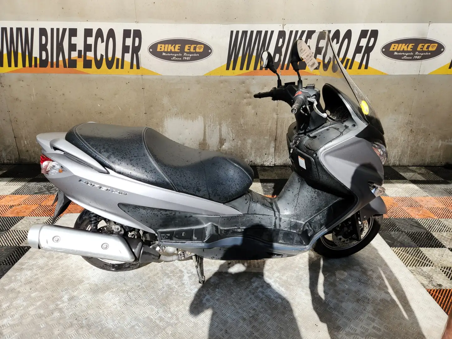 Suzuki Burgman 125 Gris - 1