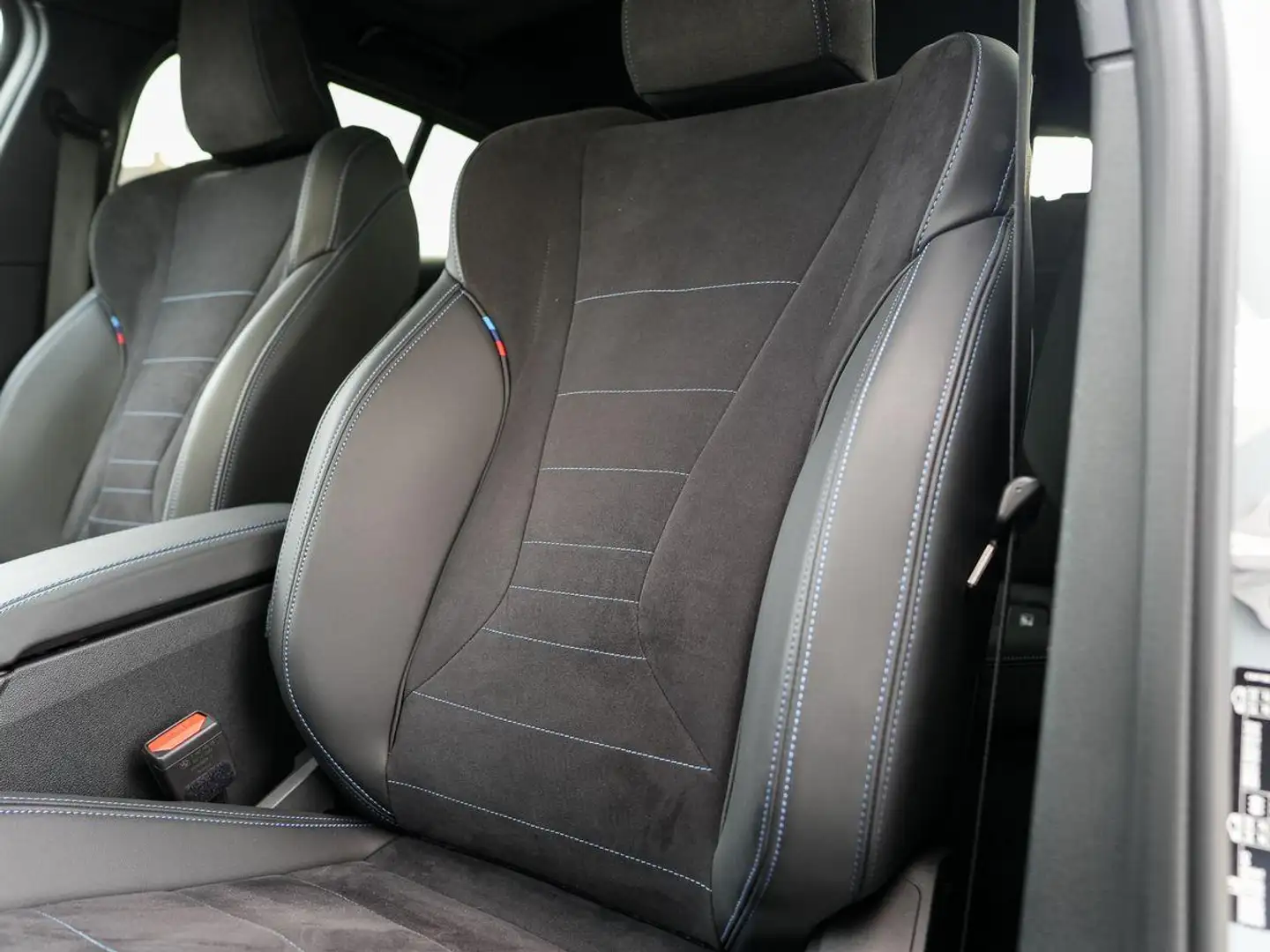 BMW 120 d M-Sport AHK ACC aLED PANO KoZg Aktivsitze Schwarz - 2