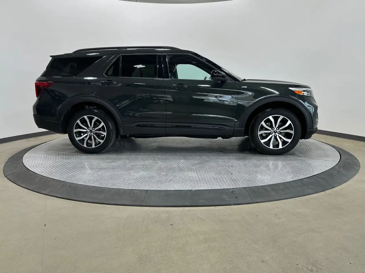 Ford Explorer photo Ford Explorer