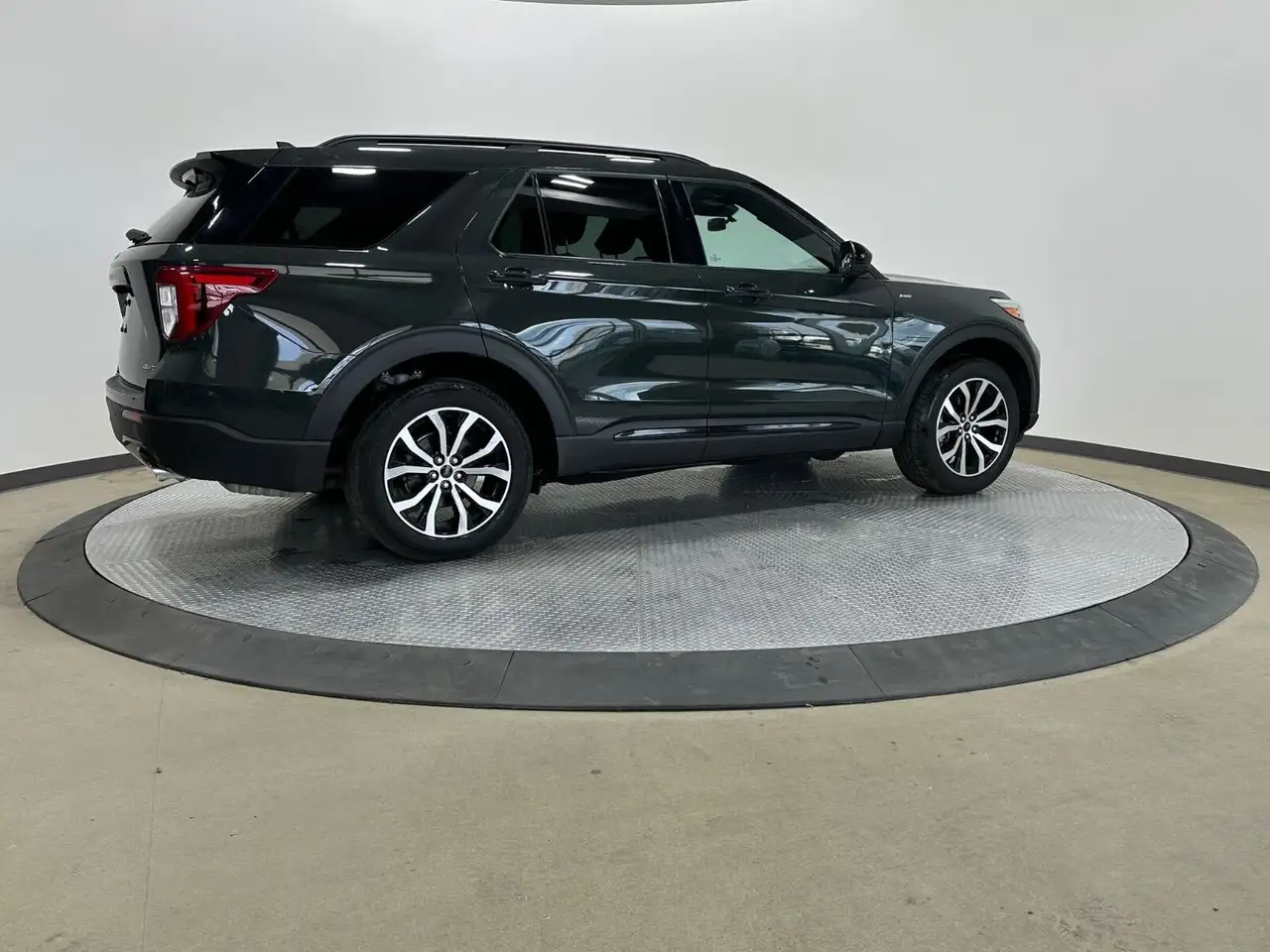 Ford Explorer photo Ford Explorer