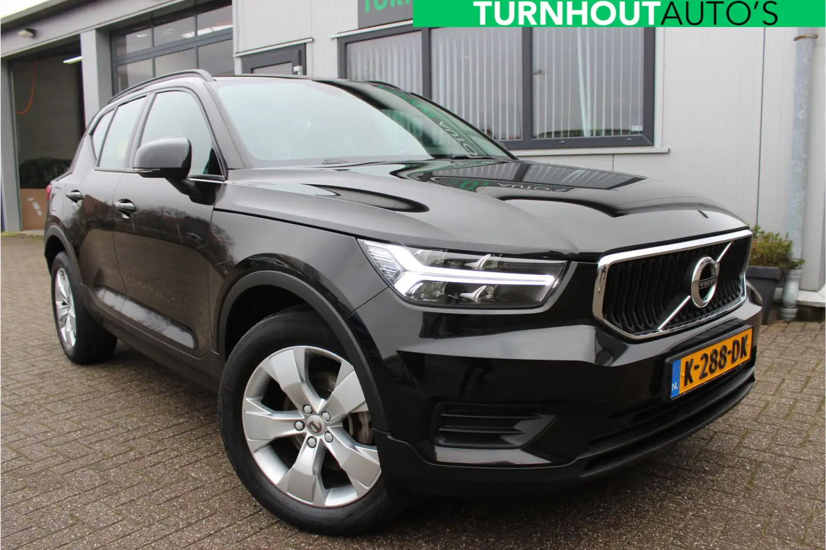 Volvo XC40 1.5 T2 Momentum | NL auto | Apple carplay Zwart - 1