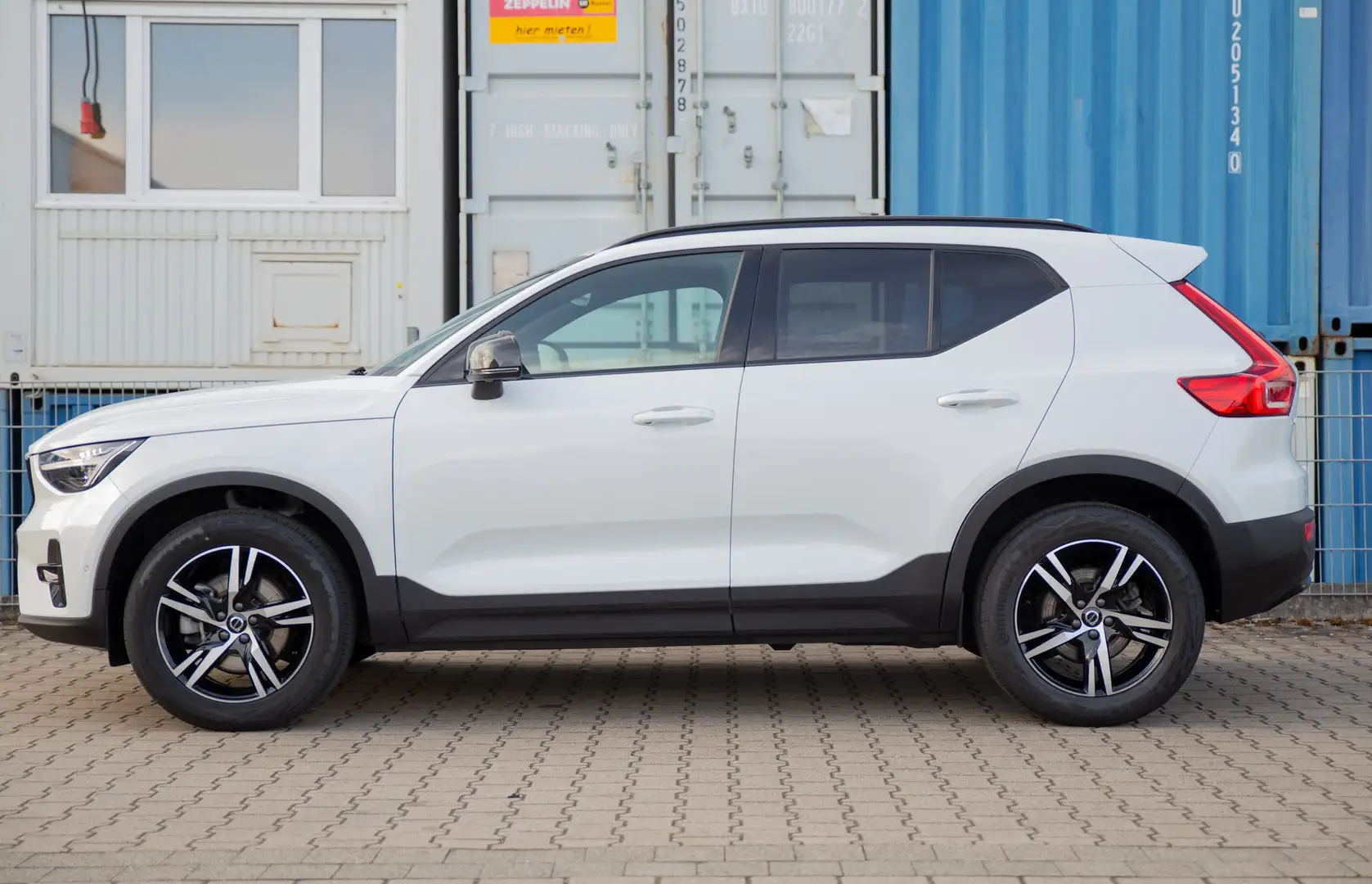 Volvo XC40 B4 Plus Dark 2WD 360°Kamera SHD ACC BLIS Weiß - 2
