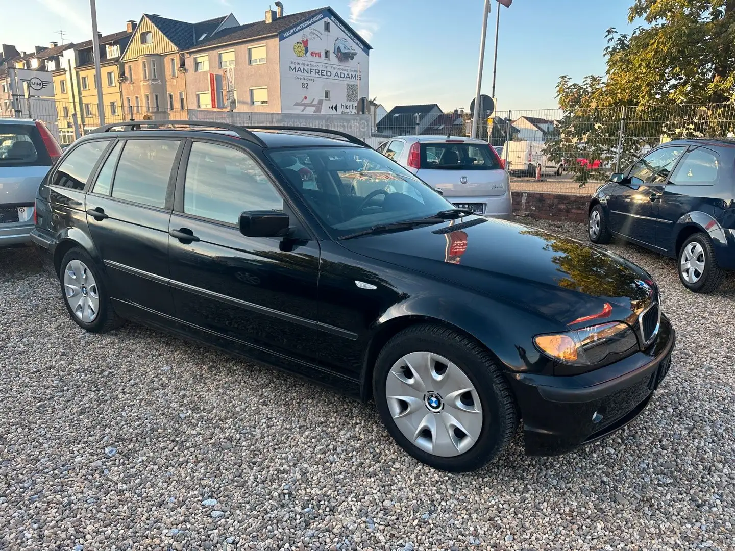 BMW 318 i touring Edition Lifestyle Schwarz - 2