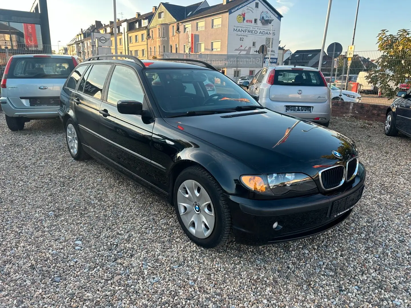 BMW 318 i touring Edition Lifestyle Schwarz - 1