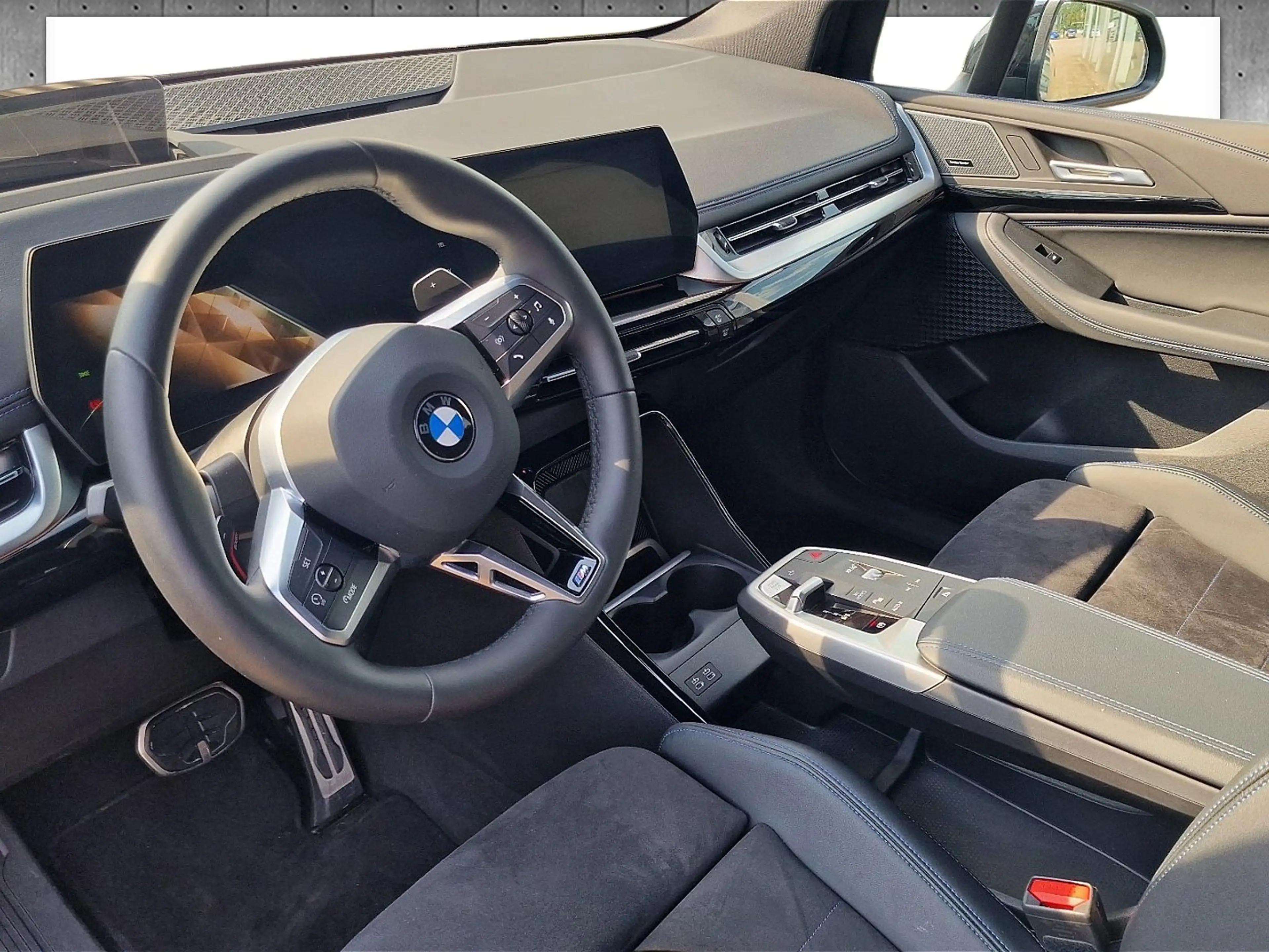 BMW 223 xDrive M Sport — photo 6