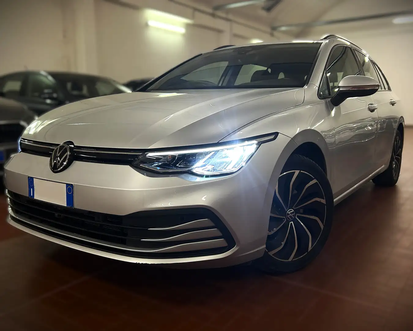 Volkswagen Golf Variant Golf VIII 2024 Variant 1.0 eTSI EVO Life 110cv DSG Argento - 1