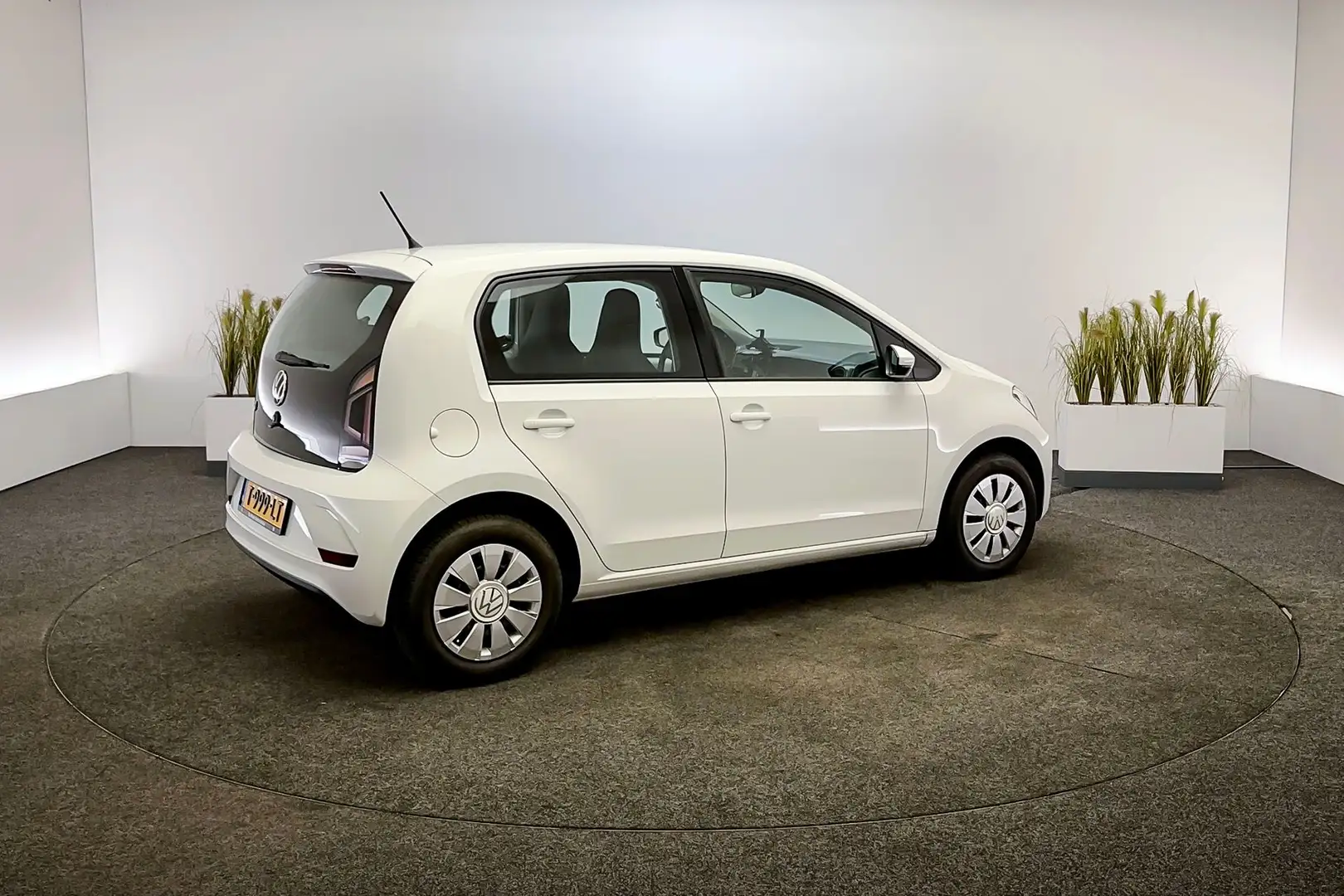 Volkswagen up! 1.0 65pk | Airco, DAB, Lane Assist | White - 2
