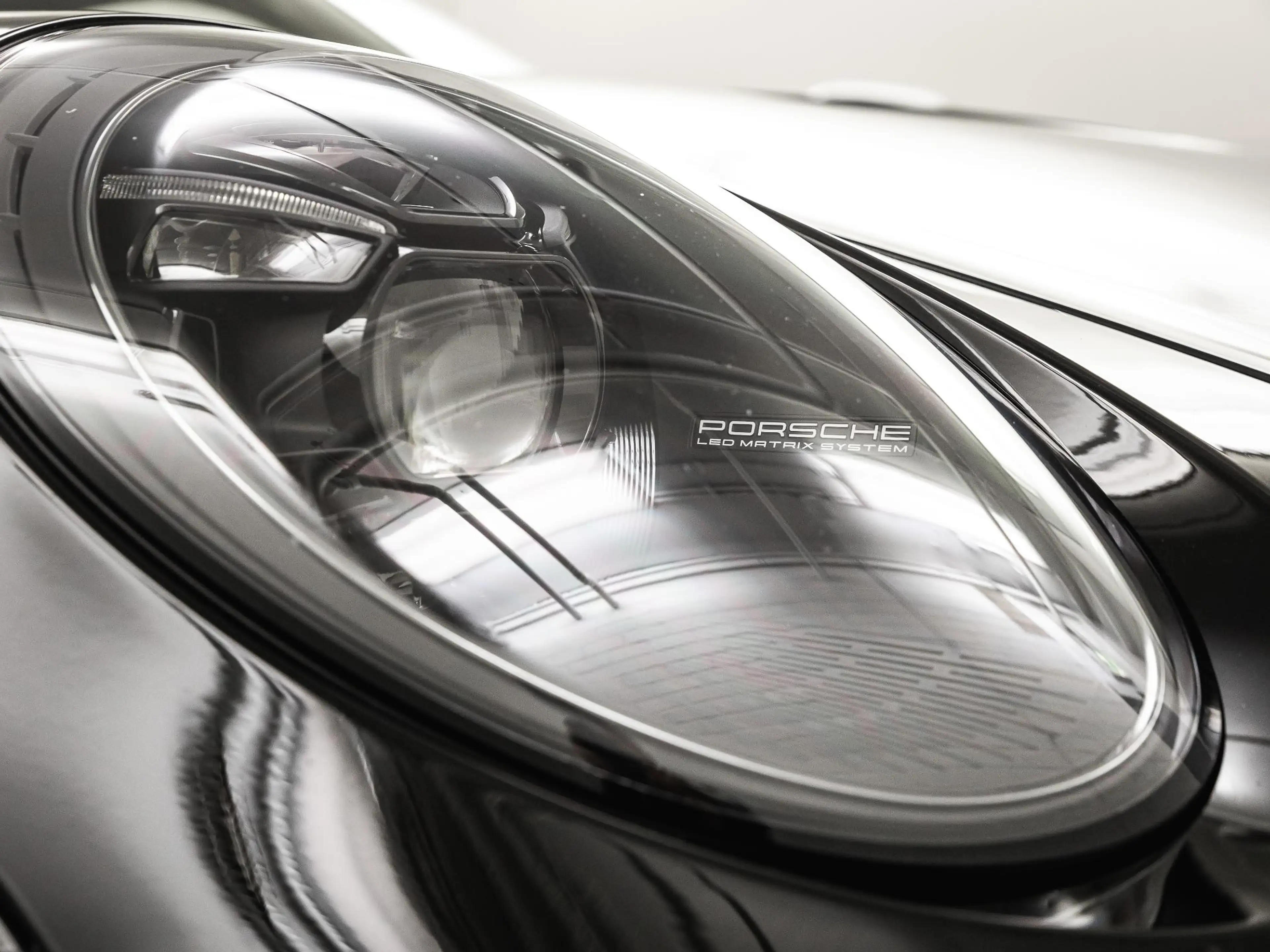 Porsche 992 4.0 GT3 Touring — photo 13