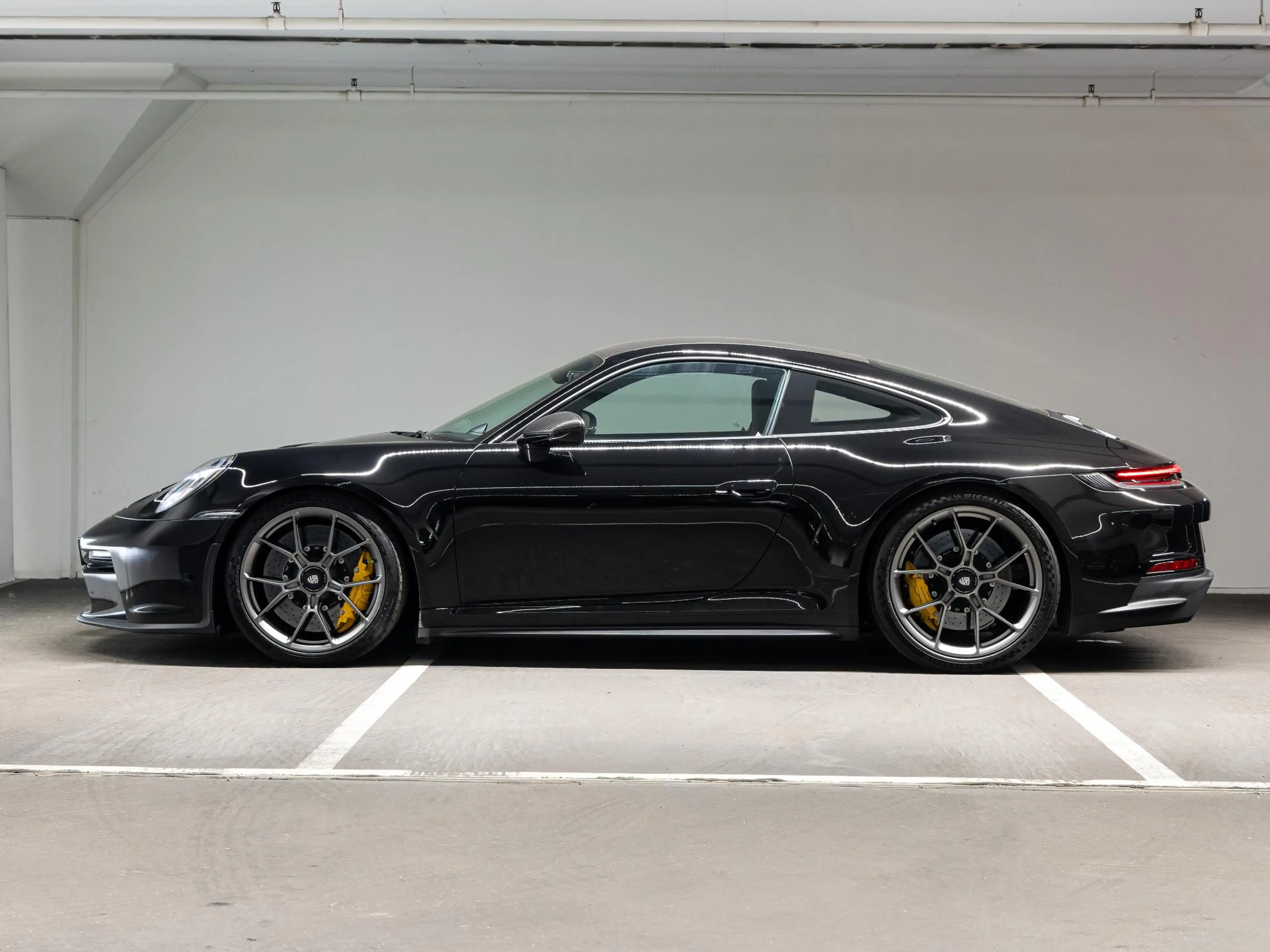 Porsche 992 4.0 GT3 Touring — photo 2