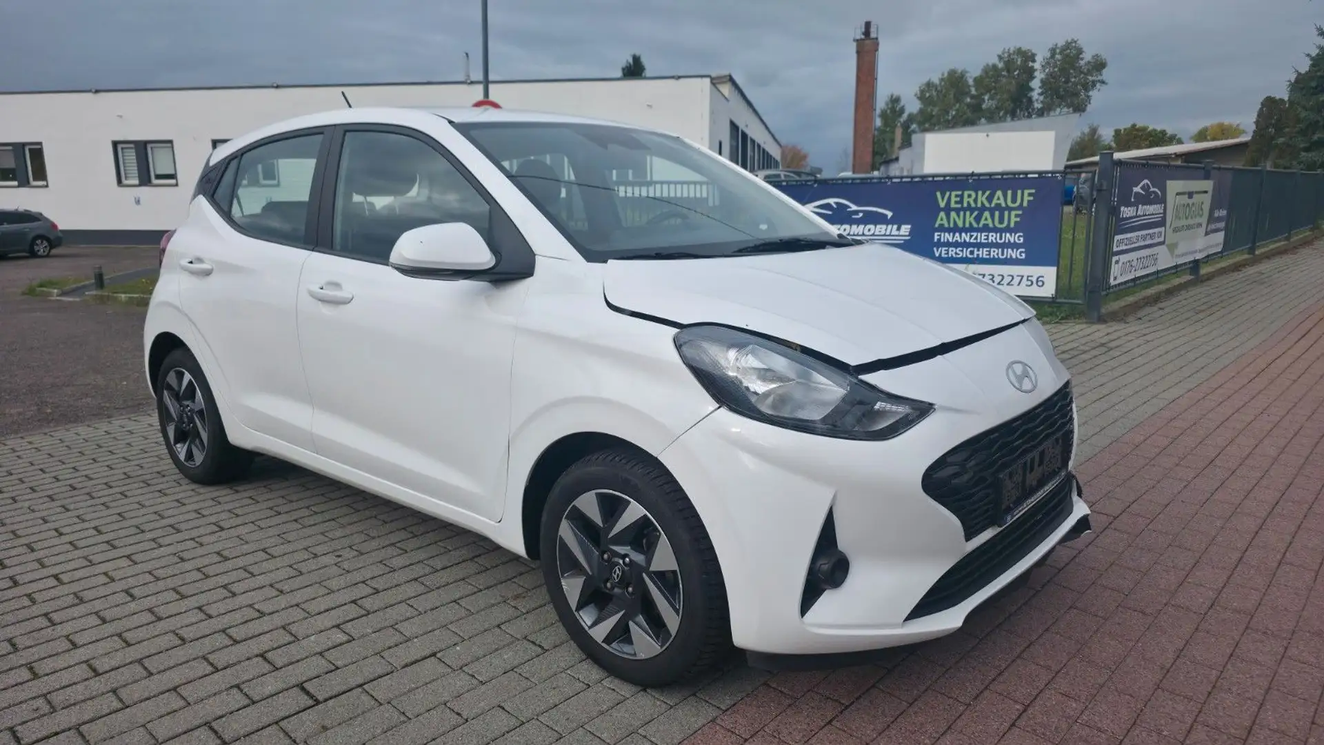 Hyundai i10 Trend 1.0 *Rückfahrk.,Navi* Weiß - 1