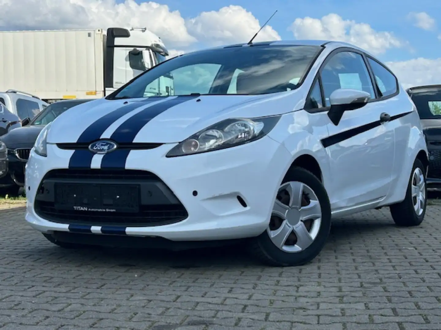 Ford Fiesta Trend TÜV neu 8-fach bereift PDC Servo Weiß - 1