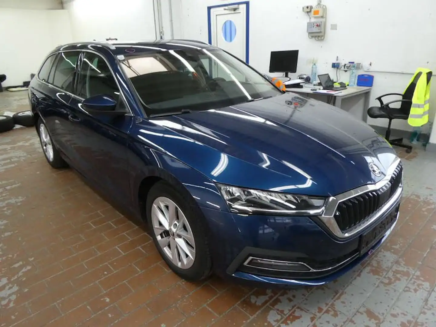 Skoda Octavia Kombi 2.0 TDI Premium * virtual Cockpit* KAMERA Blau - 1