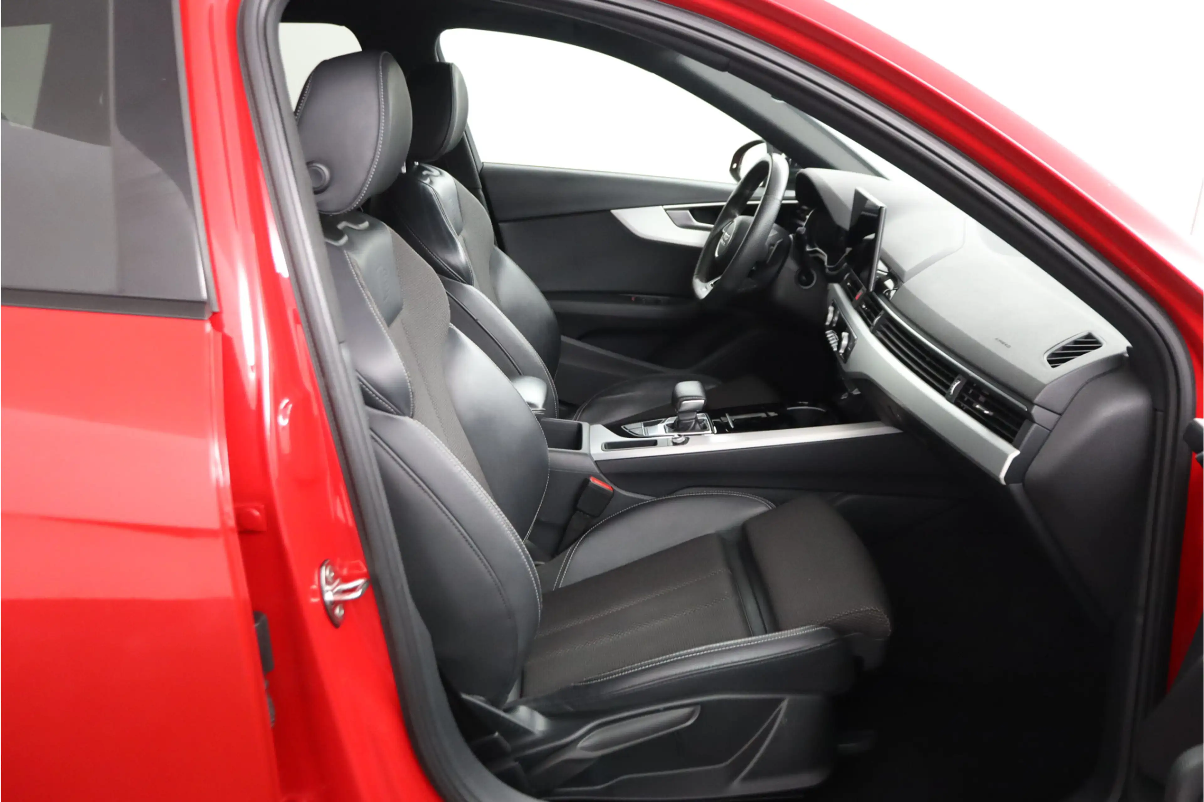 Audi A4 Avant 35 TFSI S-LINE Launch Edition Sport, Orig.NL — photo 27