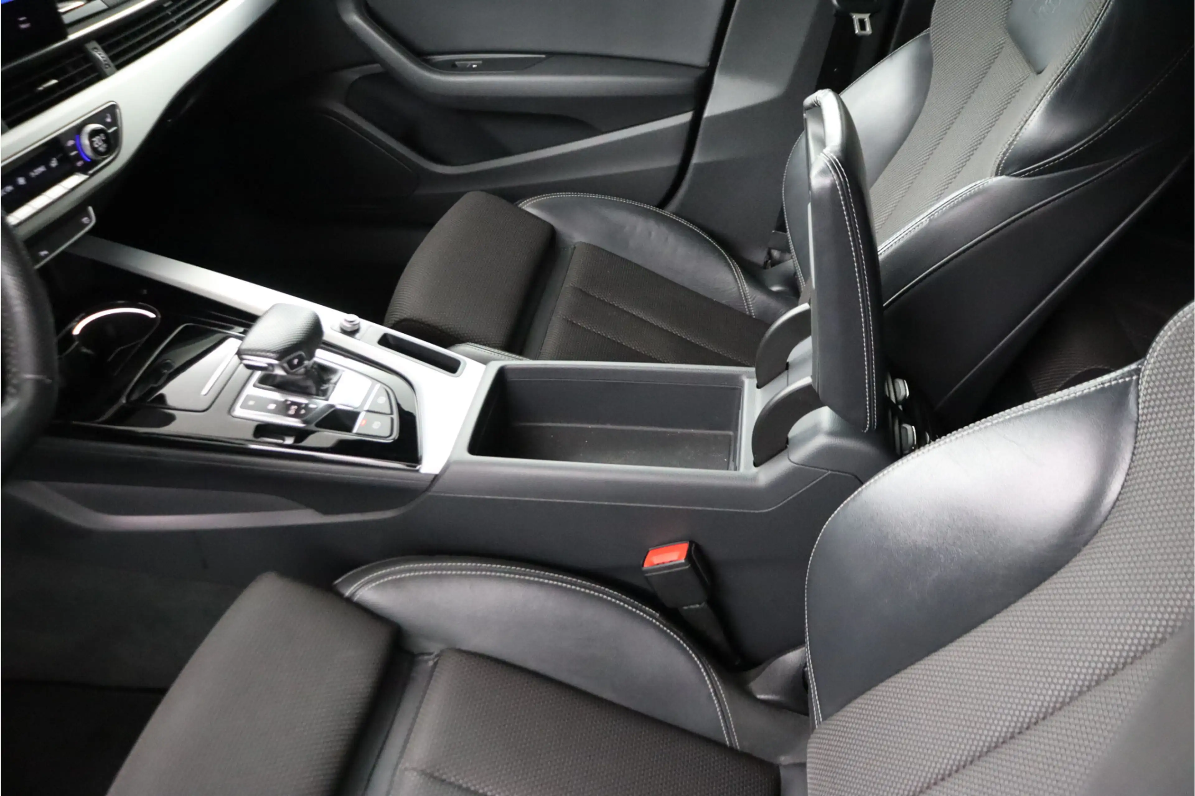 Audi A4 Avant 35 TFSI S-LINE Launch Edition Sport, Orig.NL — photo 50