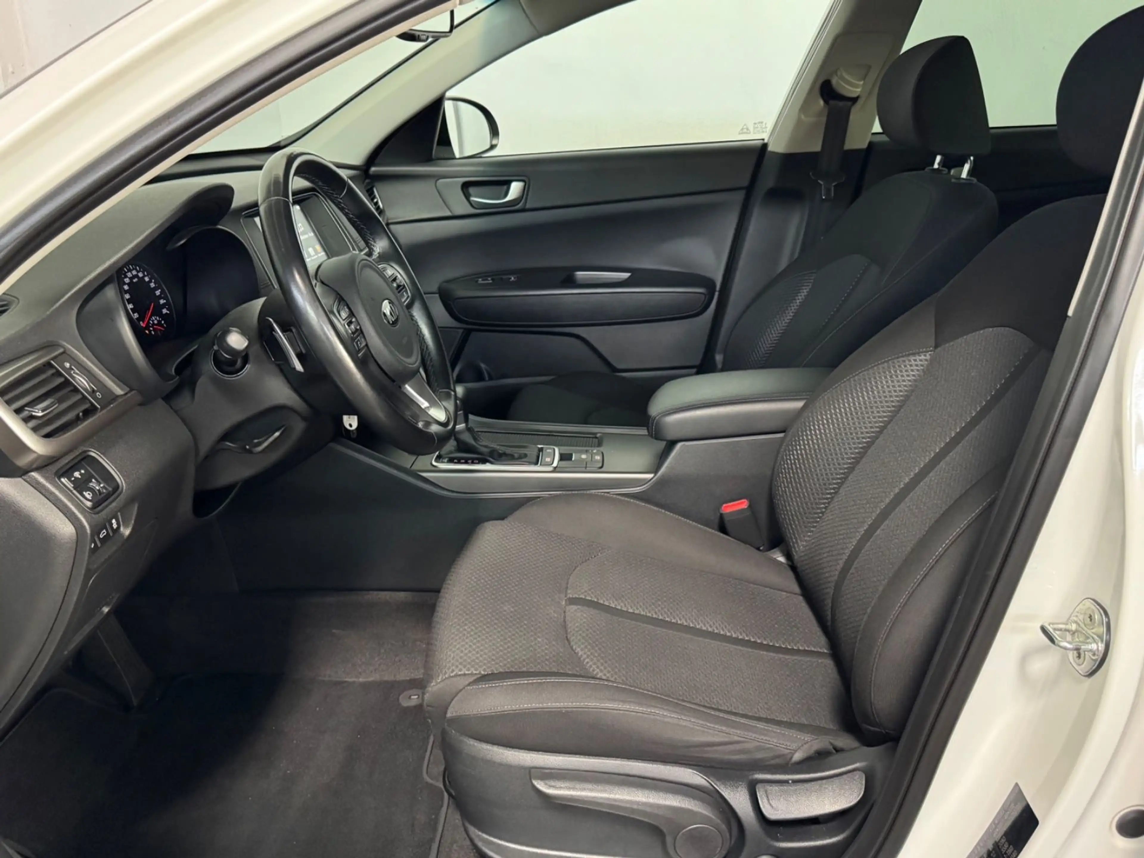 Kia Optima 1.7 CRDi *XENON*KAMERA*DAB*NAVI* — photo 11