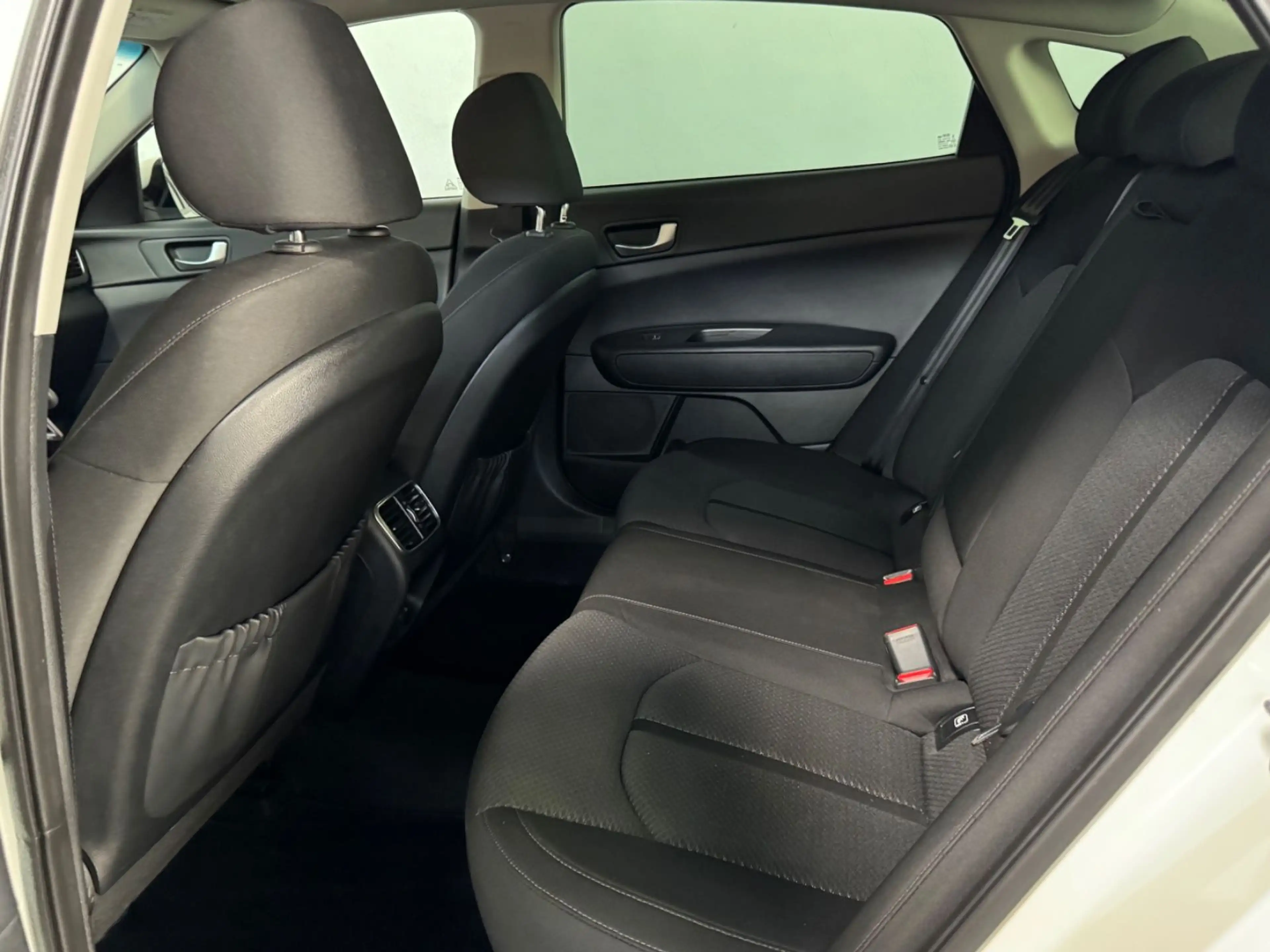 Kia Optima 1.7 CRDi *XENON*KAMERA*DAB*NAVI* — photo 12
