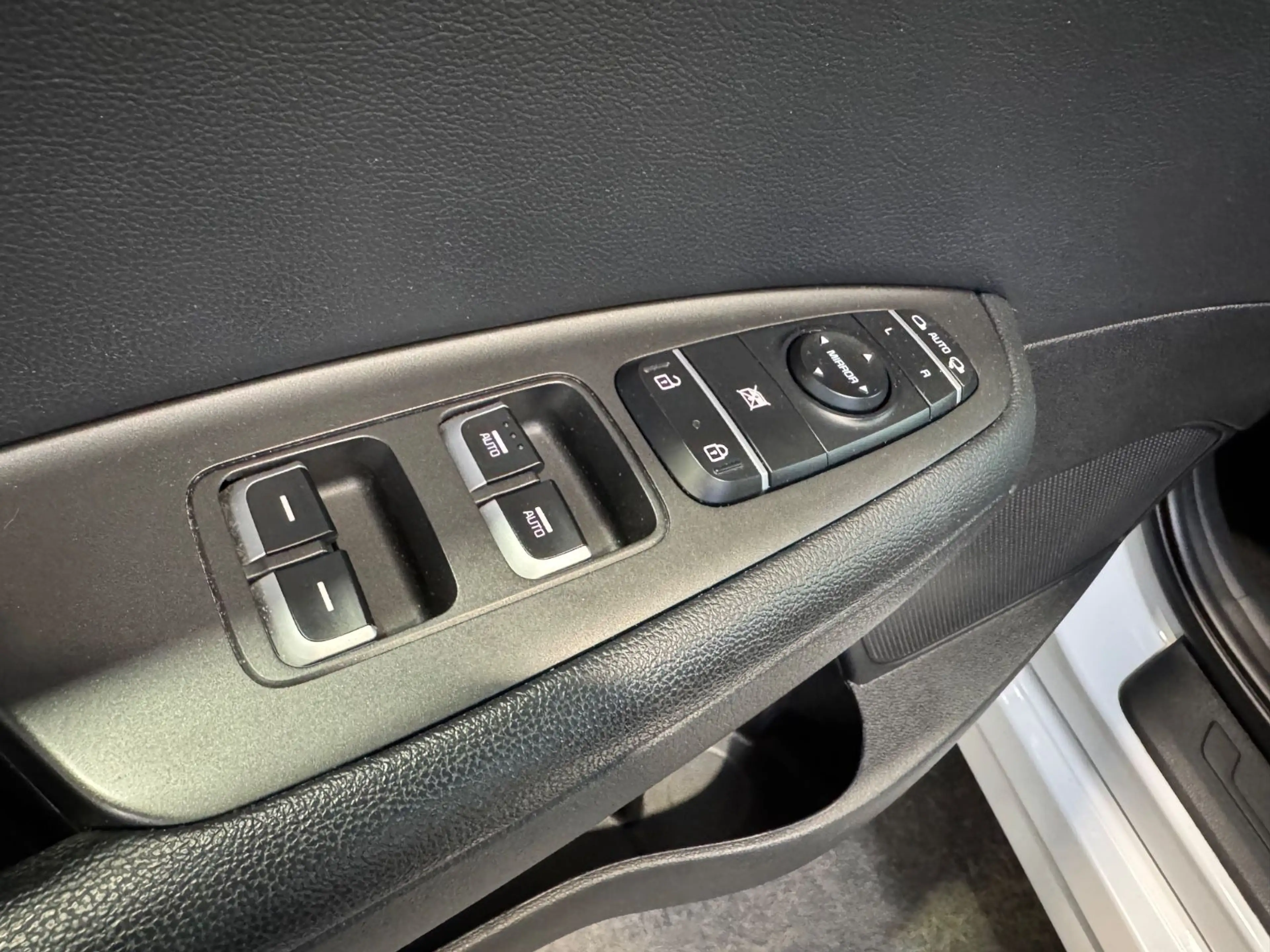 Kia Optima 1.7 CRDi *XENON*KAMERA*DAB*NAVI* — photo 14