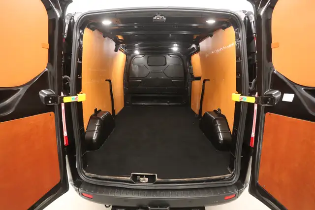 Ford Transit Custom view 3