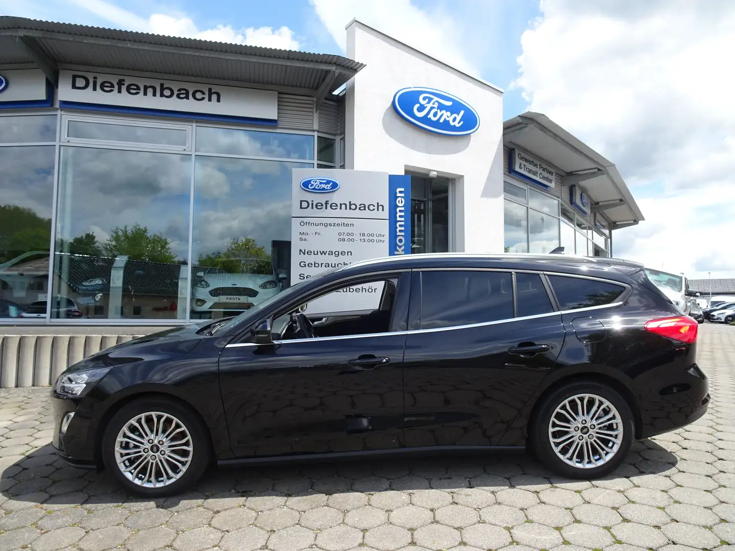 Ford Focus Turnier 1.5 EcoBlue Titanium +LED+Kamera+ACC+Navi Schwarz - 1