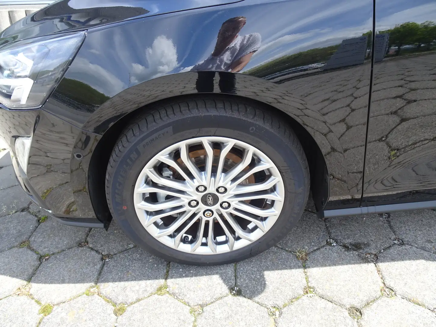 Ford Focus Turnier 1.5 EcoBlue Titanium +LED+Kamera+ACC+Navi Schwarz - 2