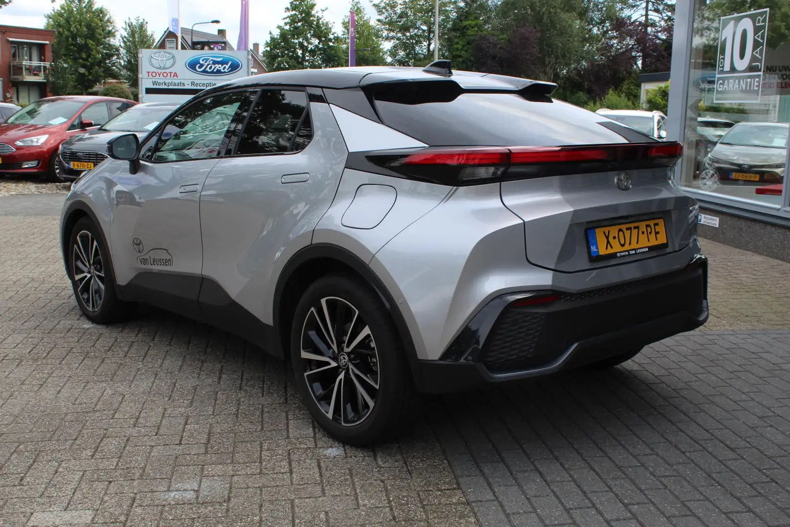 Toyota C-HR 1.8 HYBRID EXECUTIVE DODEHOEK JBL EL-ACHTERKLEP EL Grau - 2