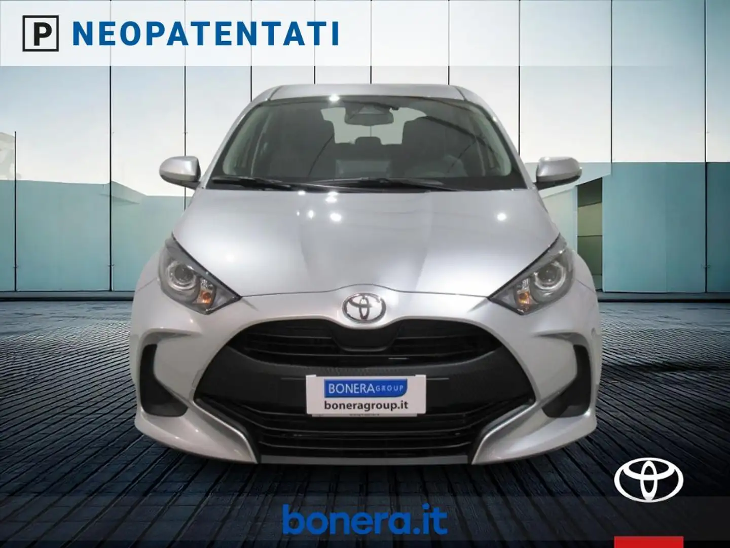 Toyota Yaris 1.5 hybrid Active Argento - 2