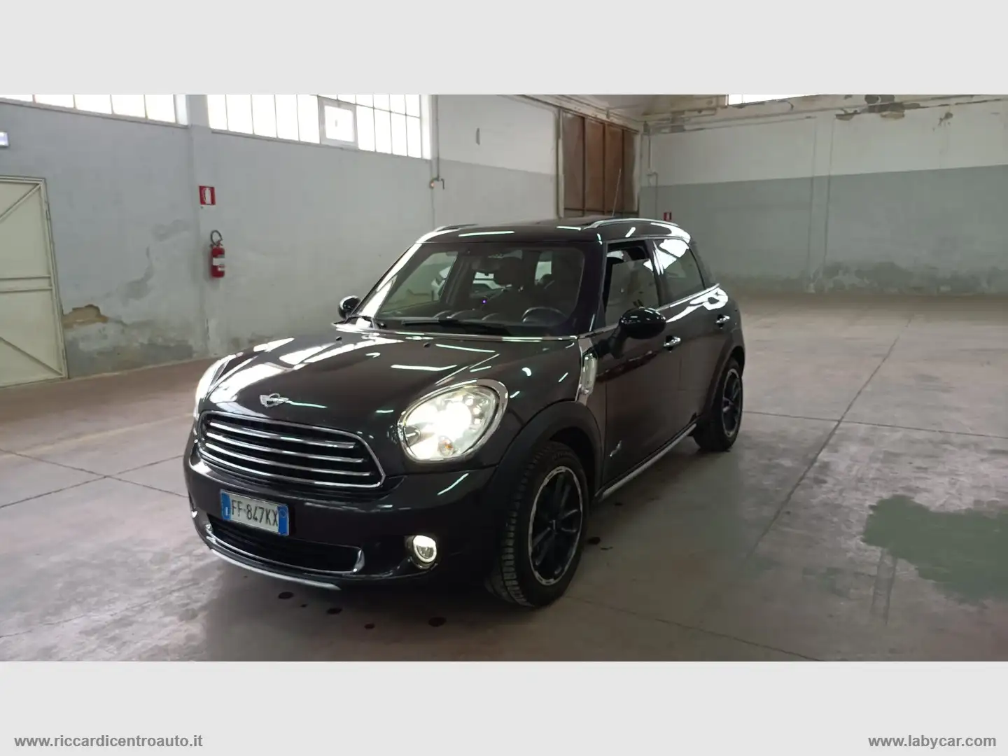MINI Cooper Countryman Mini Cooper D Bus.XL Countryman ALL4 Au. - NO GARA Šedá - 1