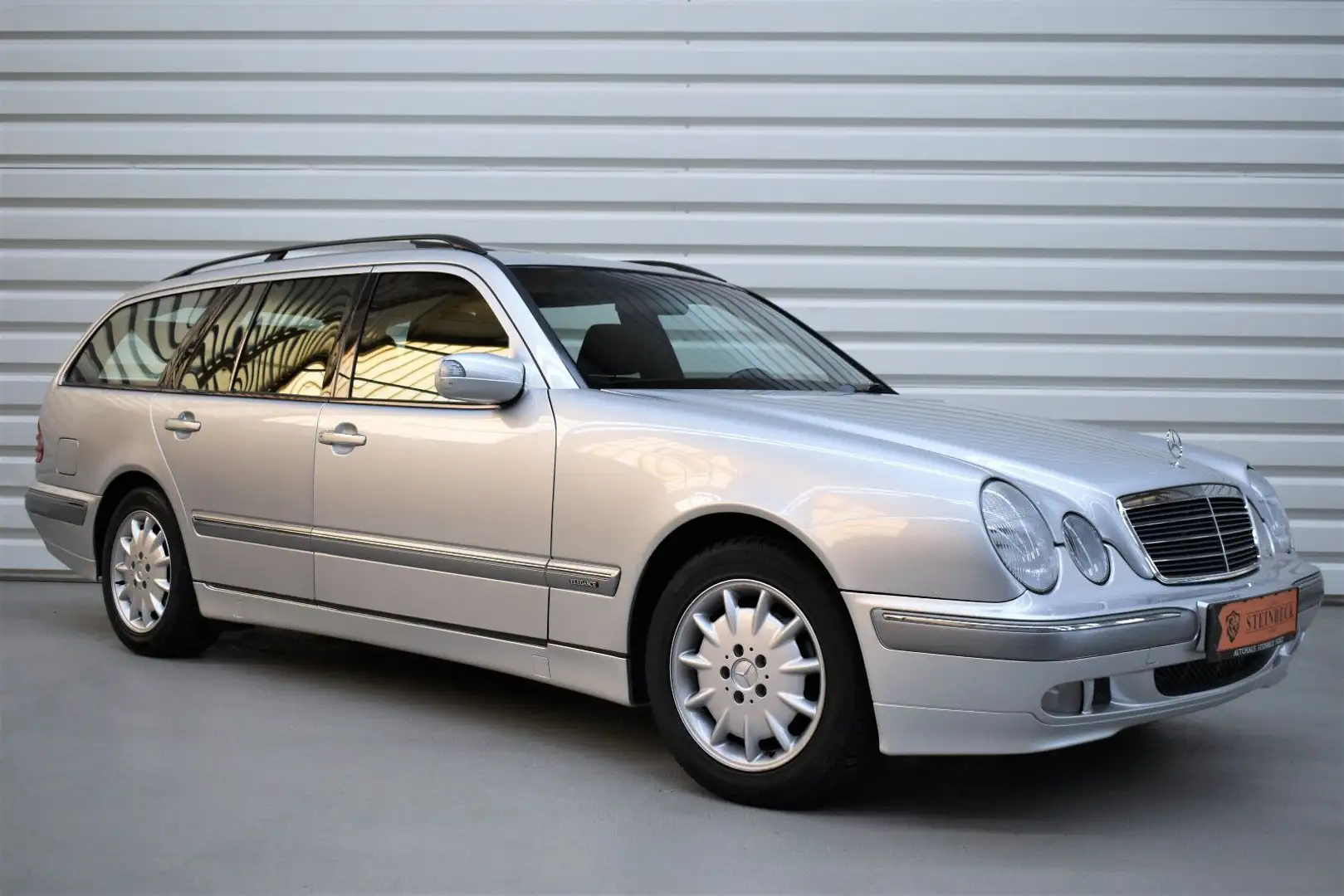 Mercedes-Benz E 200 T Elegance+Nur61.000km+Schiebedach Argent - 1