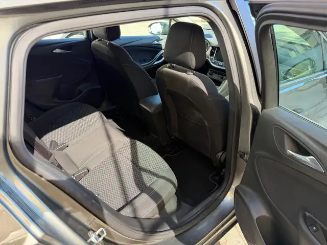 Opel Astra view 13