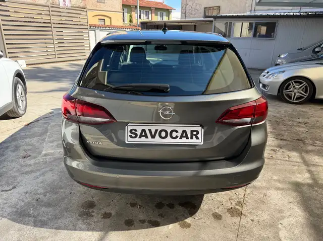 Opel Astra view 4