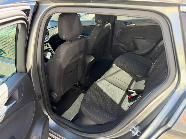Opel Astra view 11