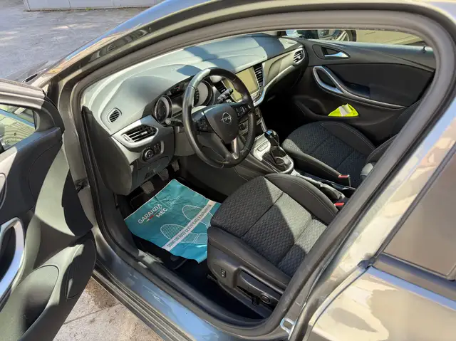 Opel Astra view 8