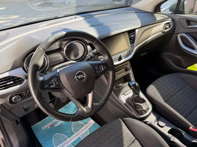 Opel Astra view 10
