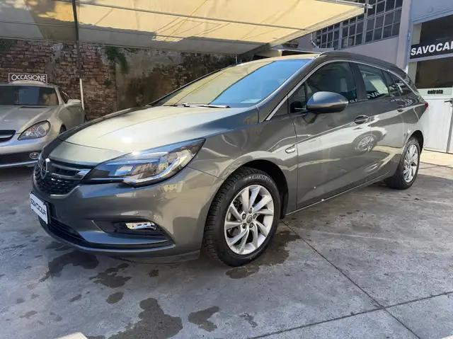 Opel Astra view 6