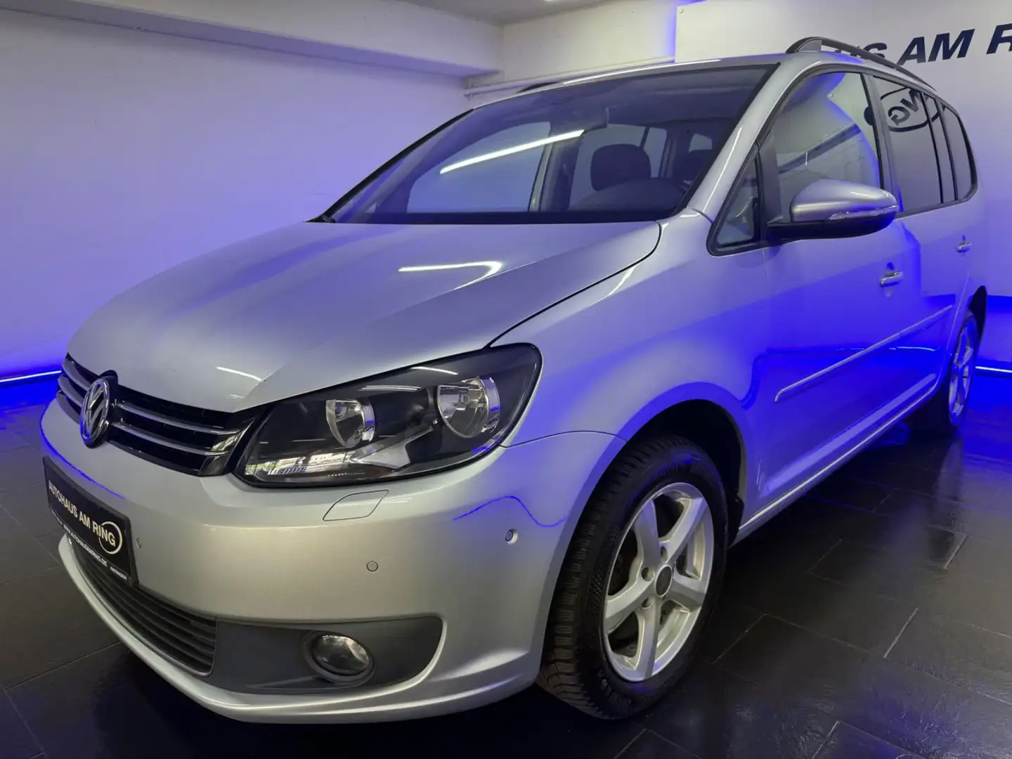 Volkswagen Touran 1.4 TGI BMT DSG CAM SZHG TEMPO 3xPDC NAVI Silber - 2