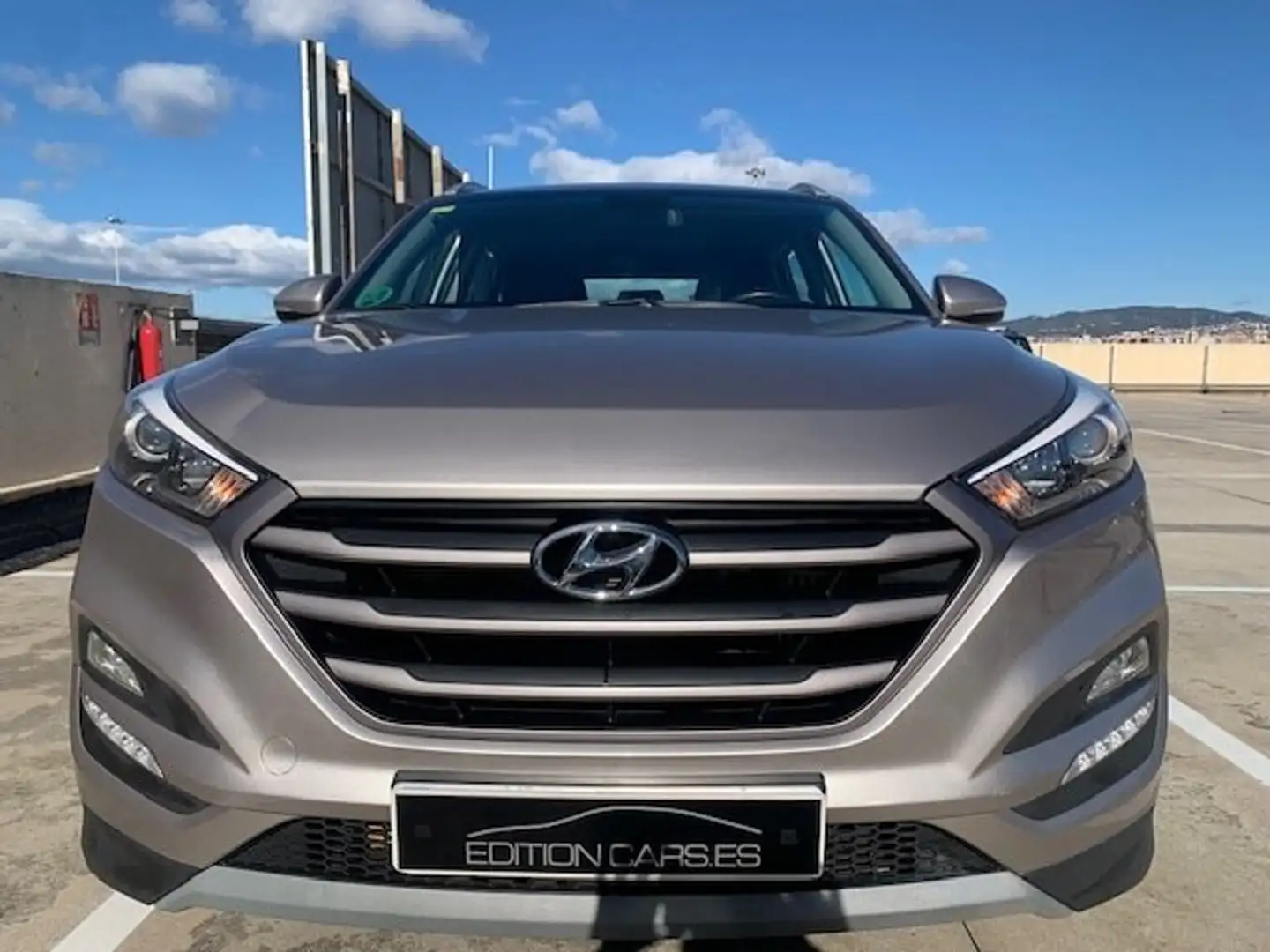 Hyundai TUCSON 1.7CRDI BD Go DT 4x2 141 Gris - 2