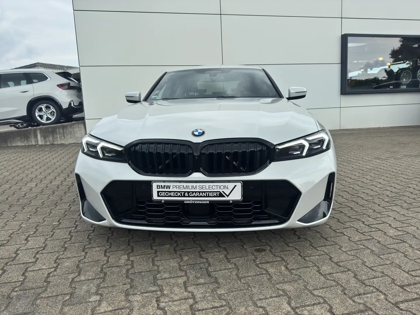 BMW 330 i Limousine M Sportpaket Weiß - 2