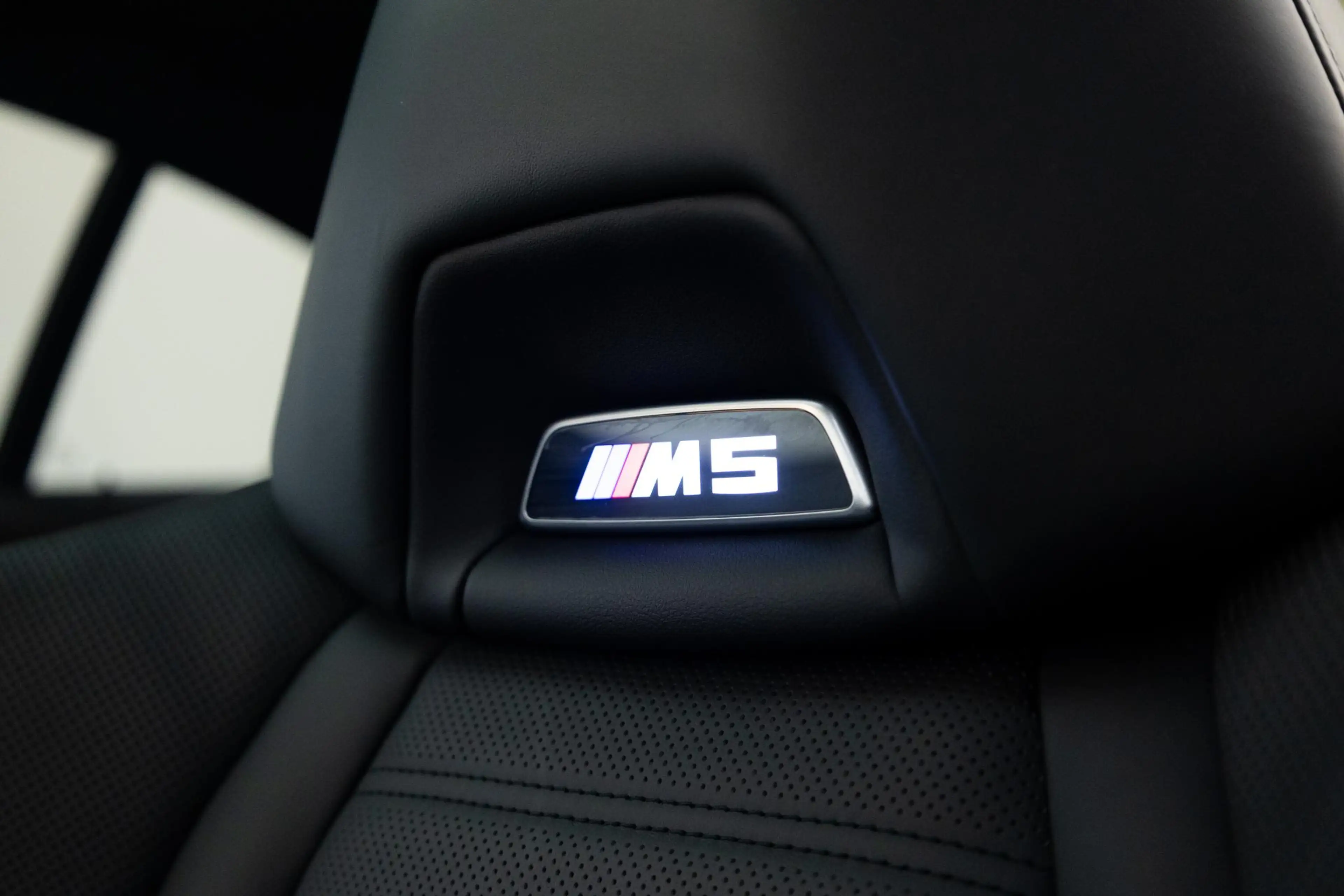 BMW M5 5-serie | Bowers & Wilkins | Driving Assistant Pro — photo 9