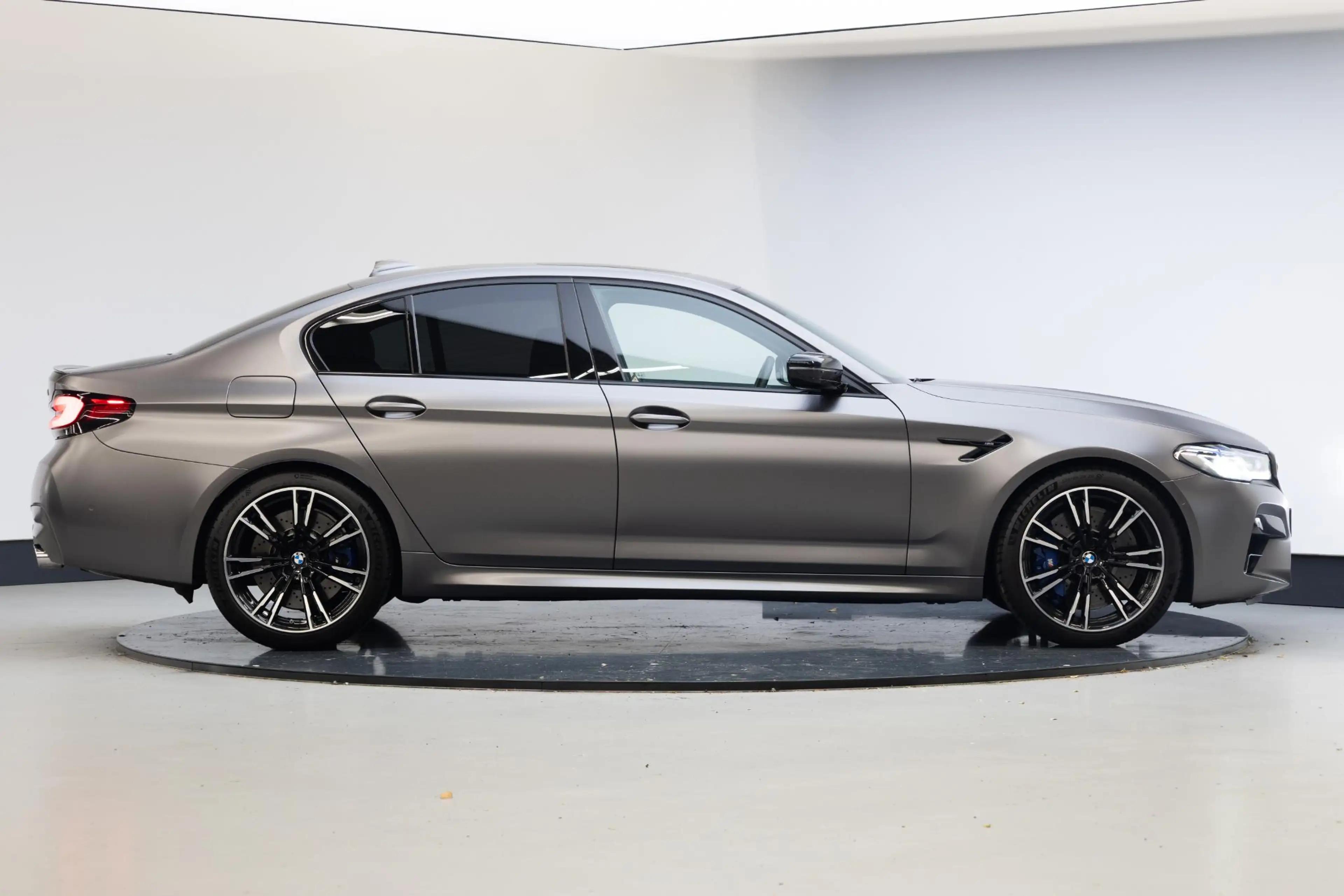 BMW M5 5-serie | Bowers & Wilkins | Driving Assistant Pro — photo 31