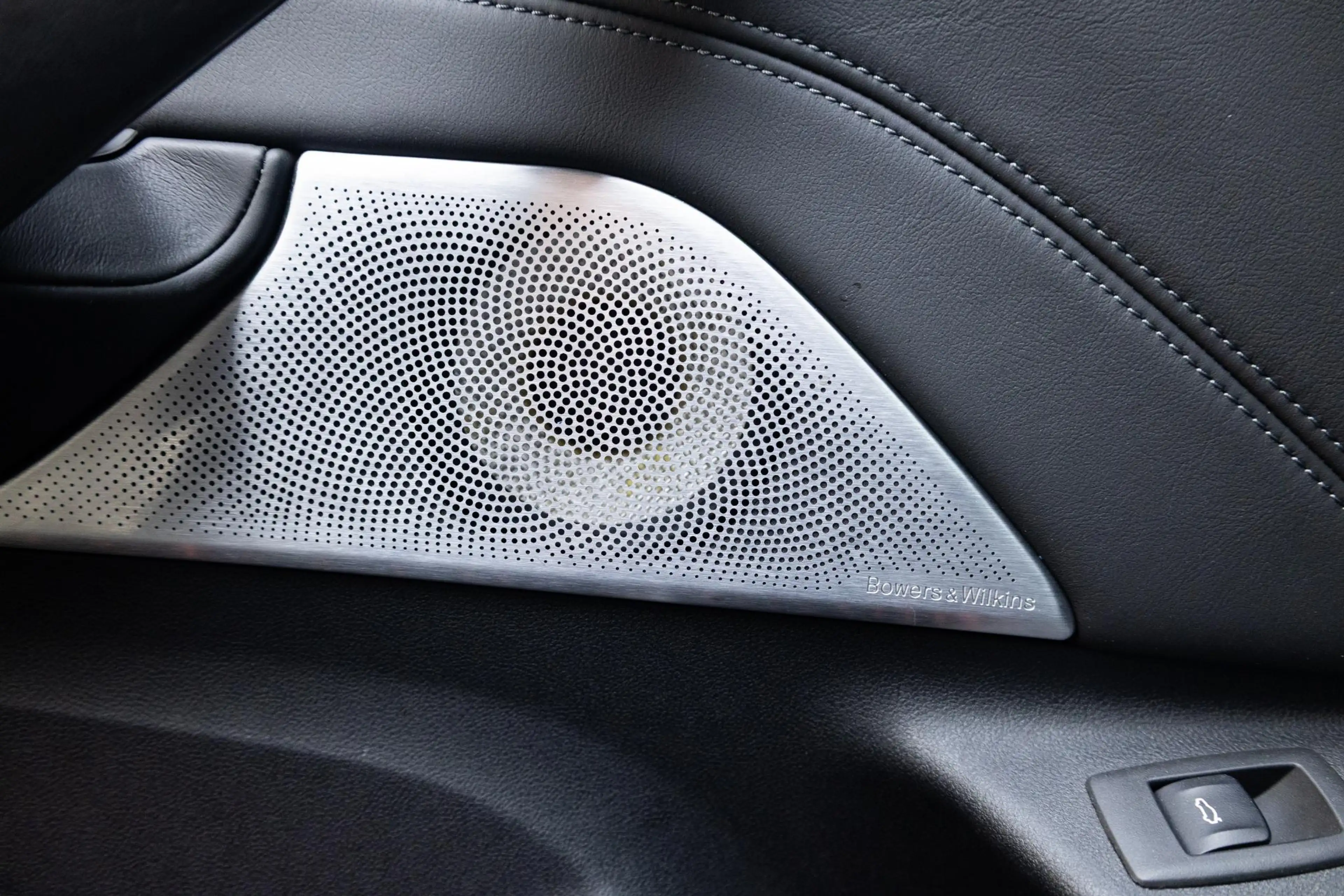 BMW M5 5-serie | Bowers & Wilkins | Driving Assistant Pro — photo 21