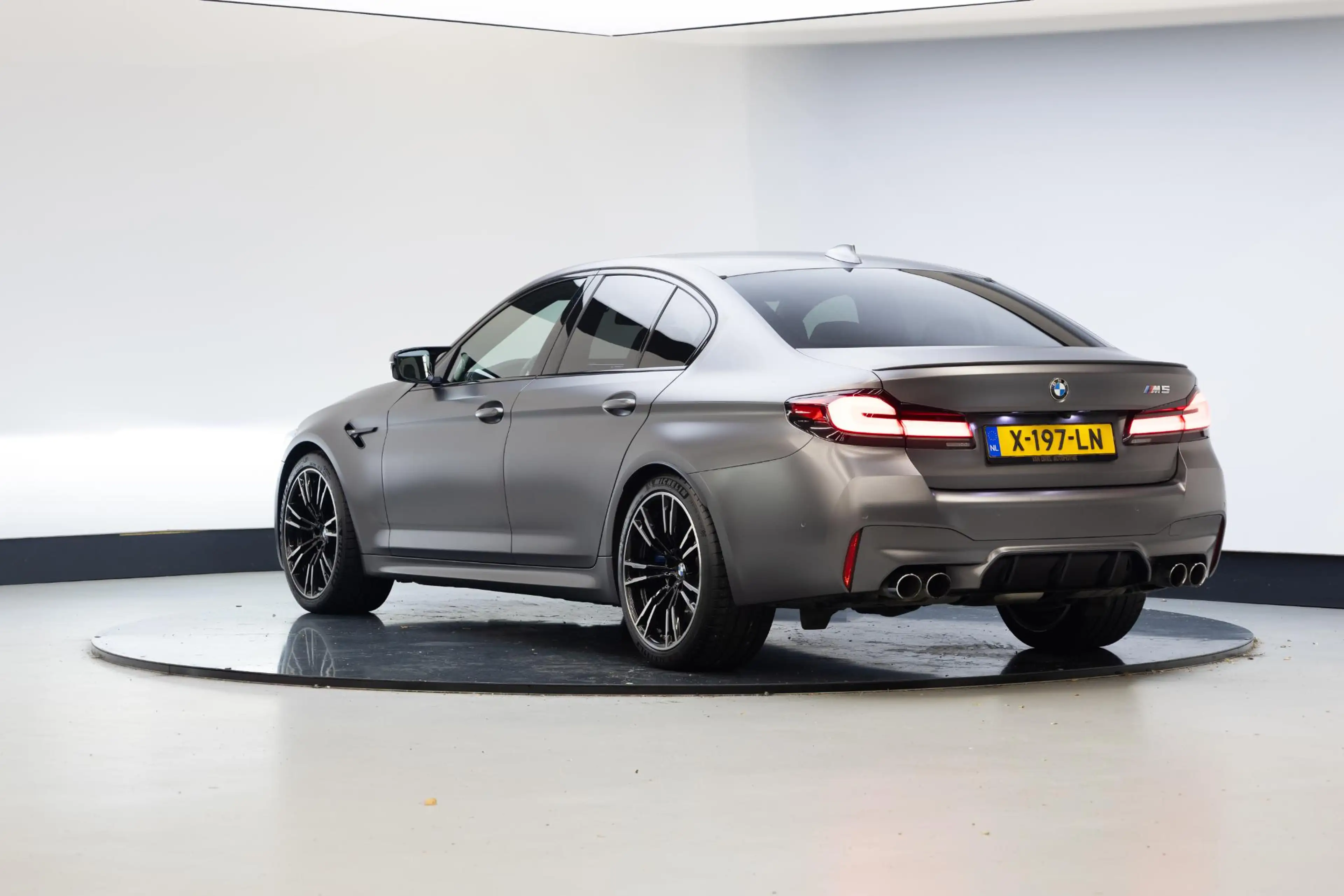 BMW M5 5-serie | Bowers & Wilkins | Driving Assistant Pro — photo 2