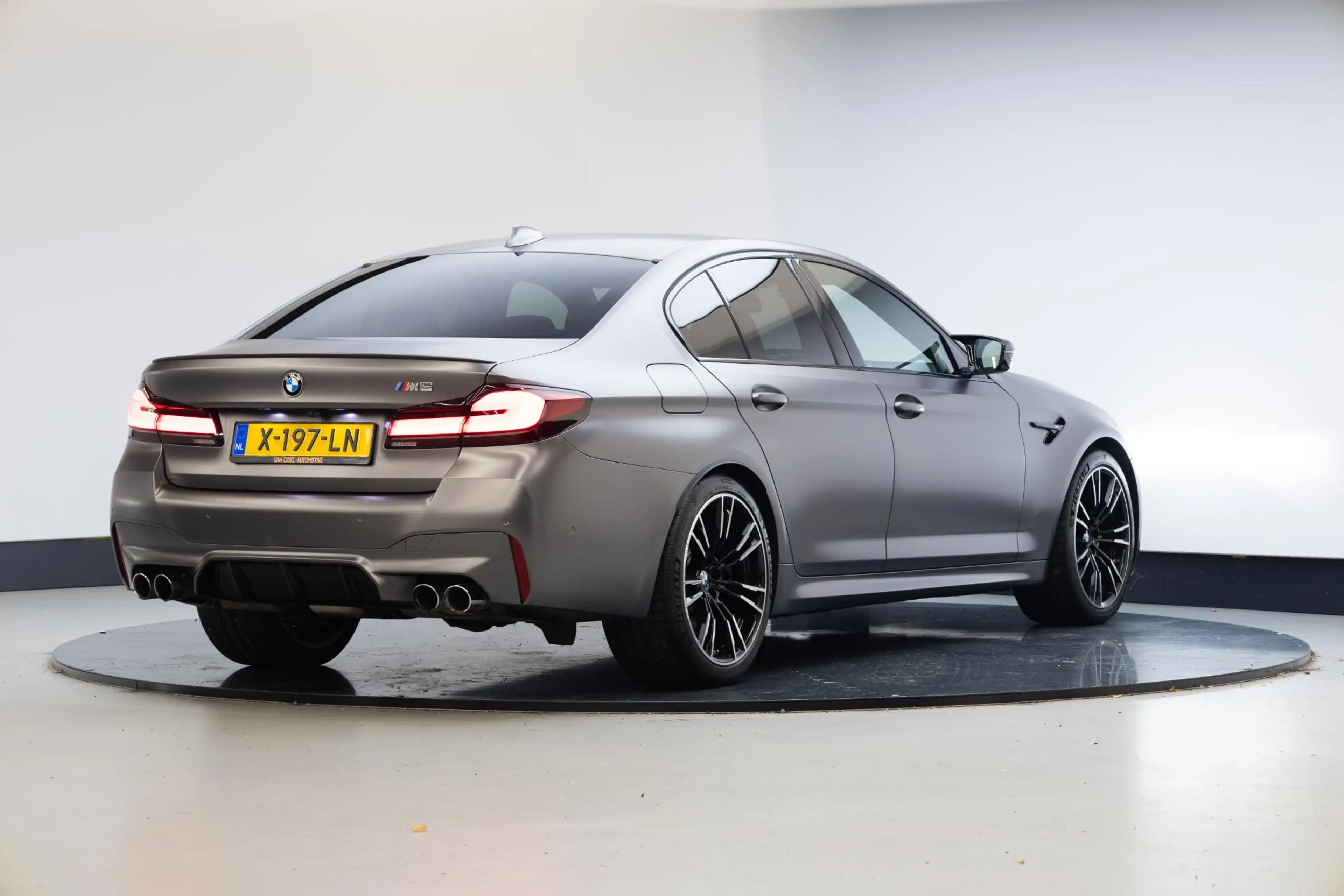 BMW M5 5-serie | Bowers & Wilkins | Driving Assistant Pro — photo 29